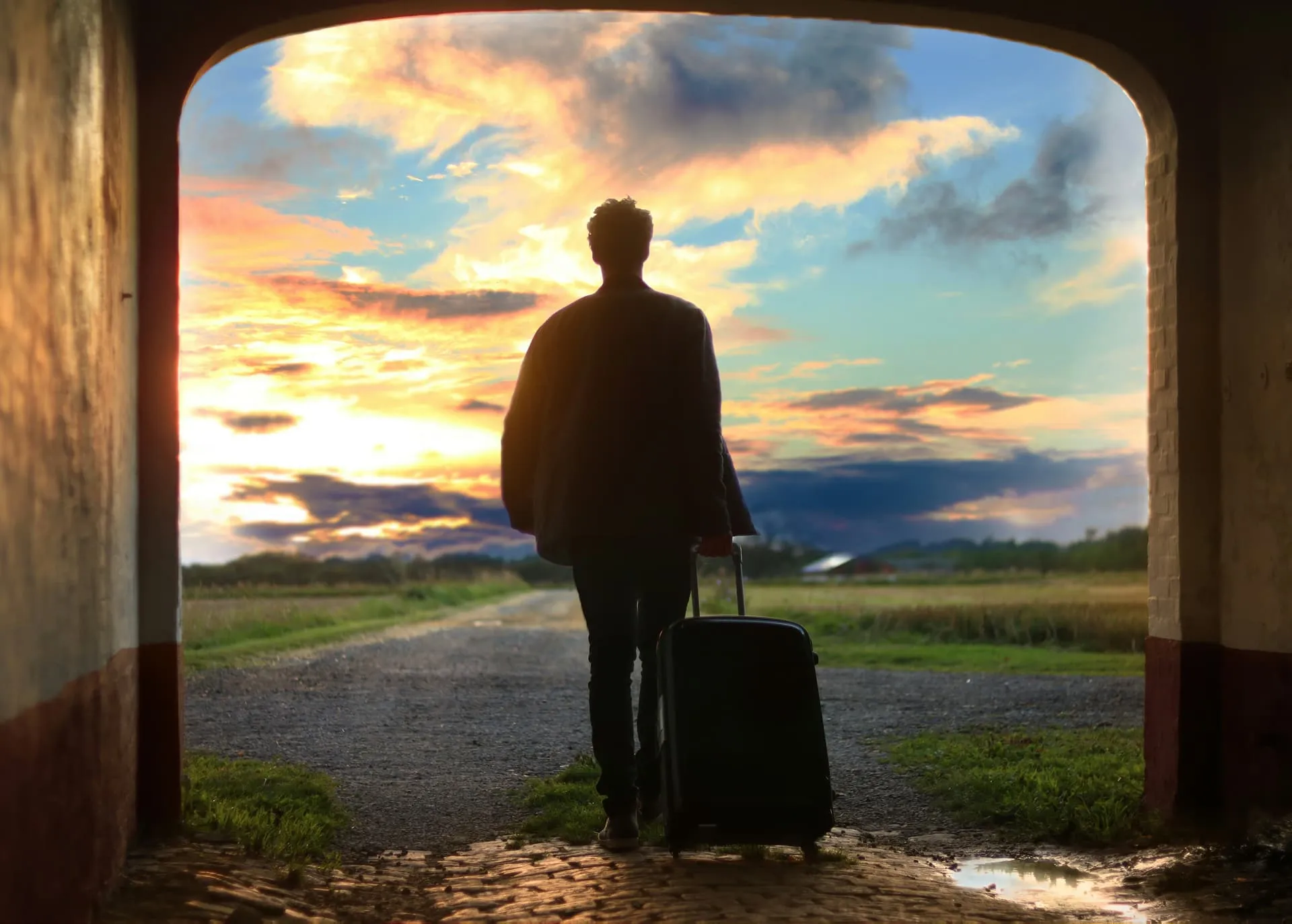 In a world so vast,
the right journey feels bespoke. - Background 2